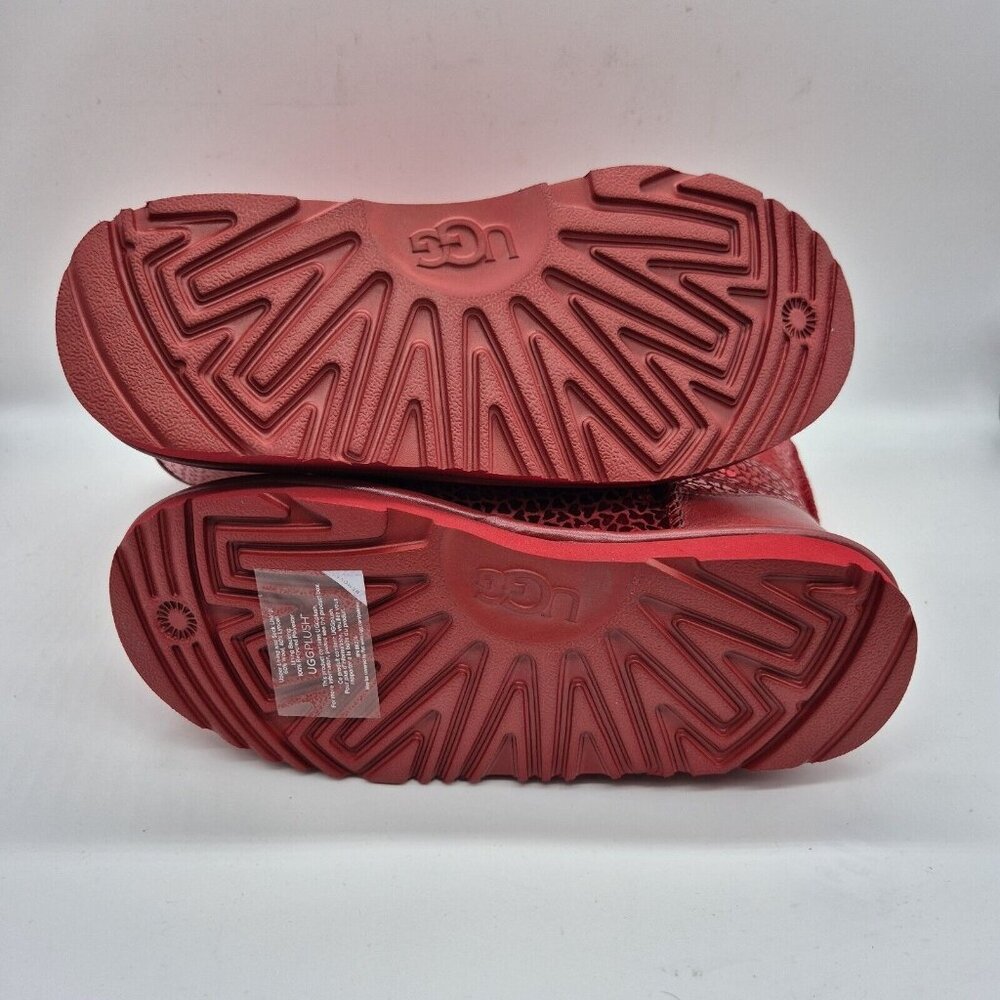 Ugg Youth Size 6 Classic II Gel Red Hearts Short Mid Boots Plush - Picture 7 of 9